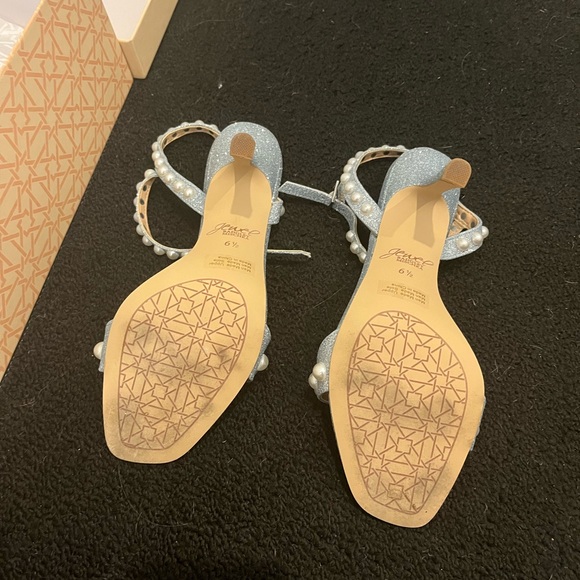 Jewel Badgley Mischka heel 6.5 - Picture 4 of 5
